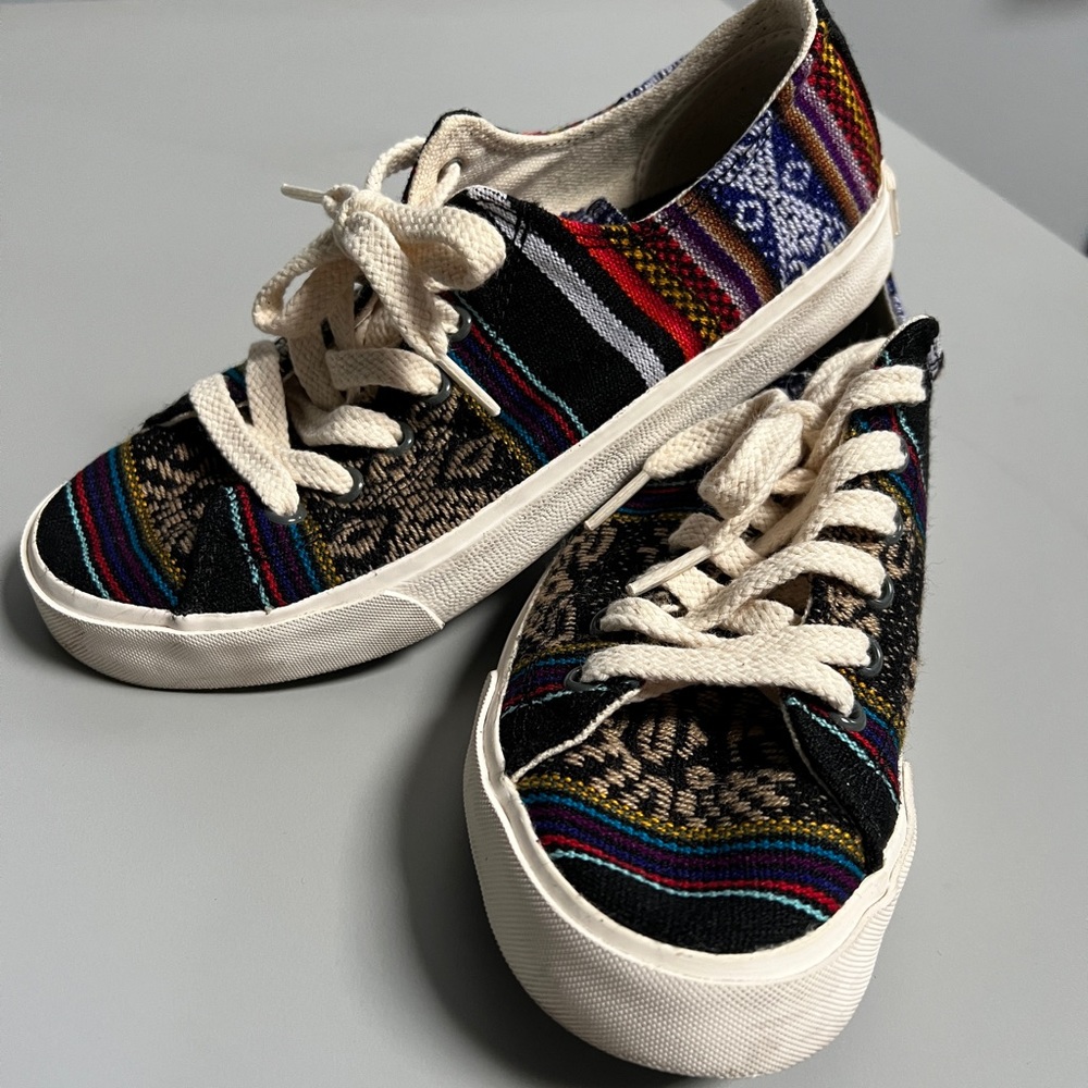 Inkkas sneakers , pre owned. Sz 6